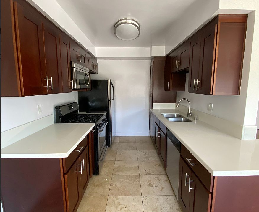 1st image of 330 N Crescent Dr APT 306