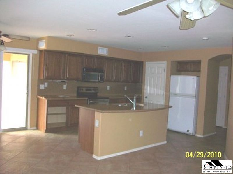 2nd image of 1429 E Holiday Dr