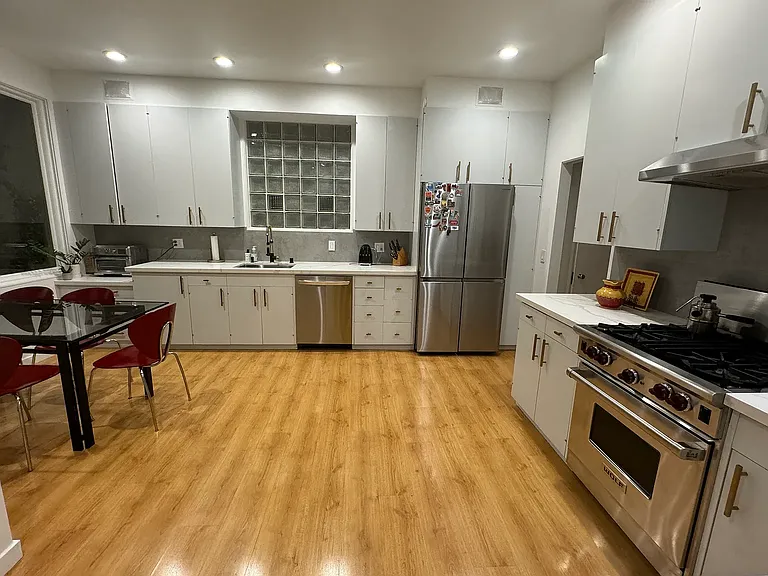 2519 Broadway St — Photo 9