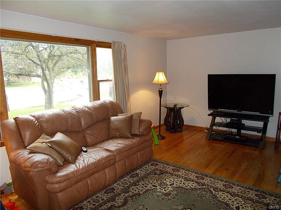 3rd image of 8185 Laurie Ln