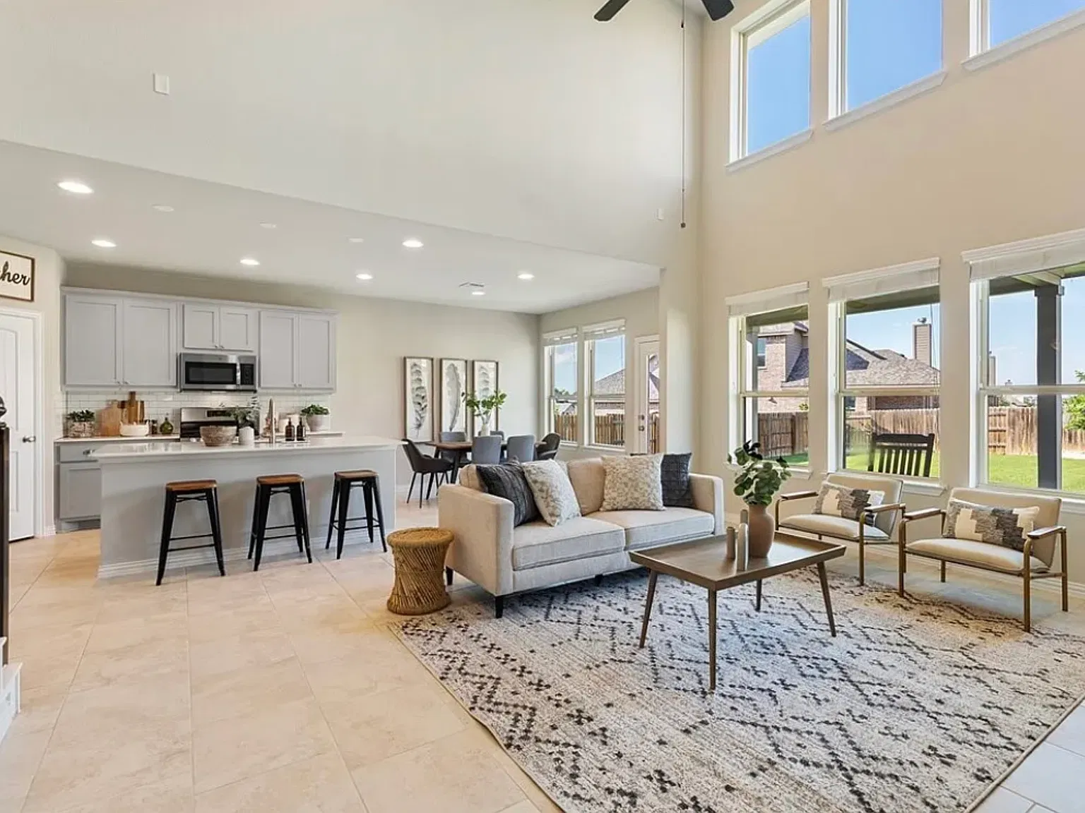4 bed, 2373 sqft, $3,300 — Photo 3