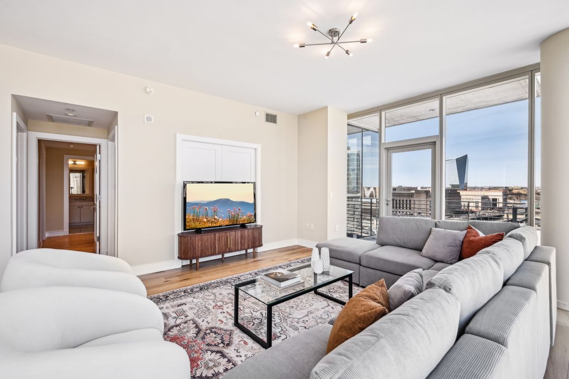 210-20 S 25th St 1502-001.jpg
