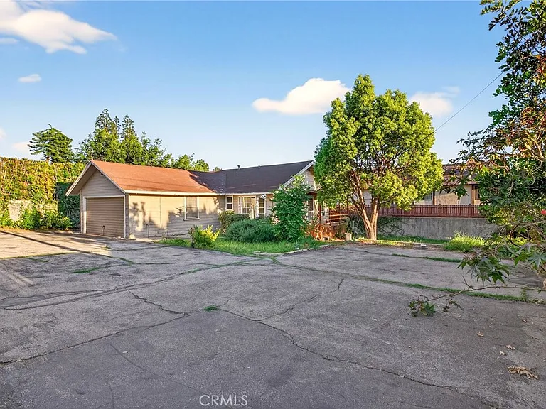 316 W Kenneth Rd — Photo 2