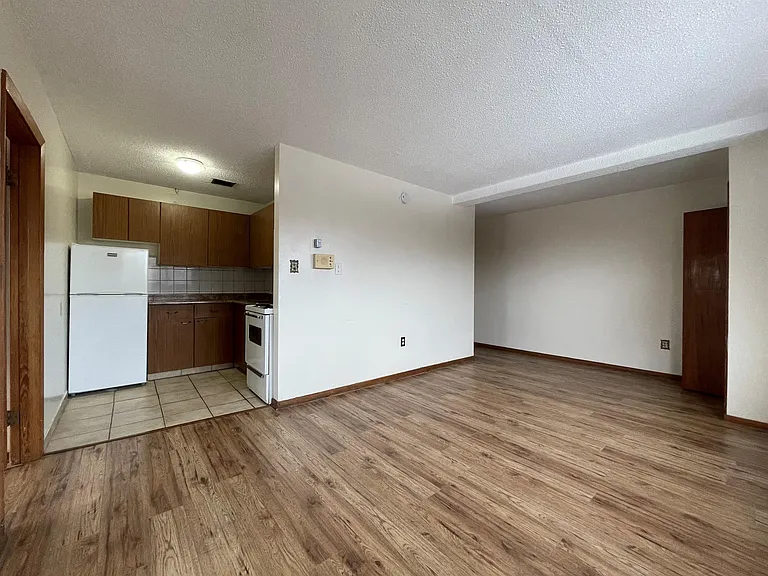 2249 Cornwall St — Photo 4