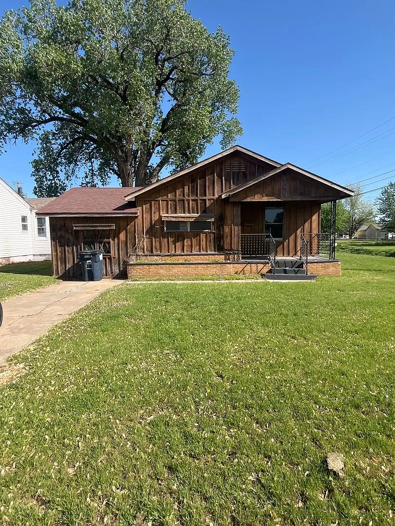 230 E Hickory — Photo 1