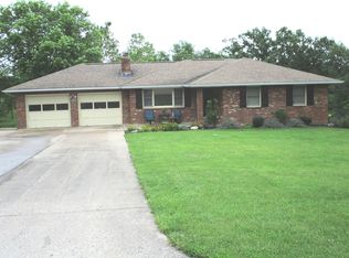 17791 Woods Dr, Boonville, MO 65233