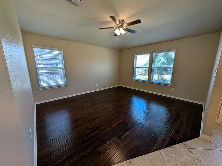 1337 Lauren St — Photo 7