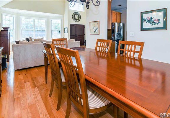 5th image of 7 Mulberry Ct