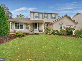 6 Tiger Lily Ln, Sicklerville, NJ 08081