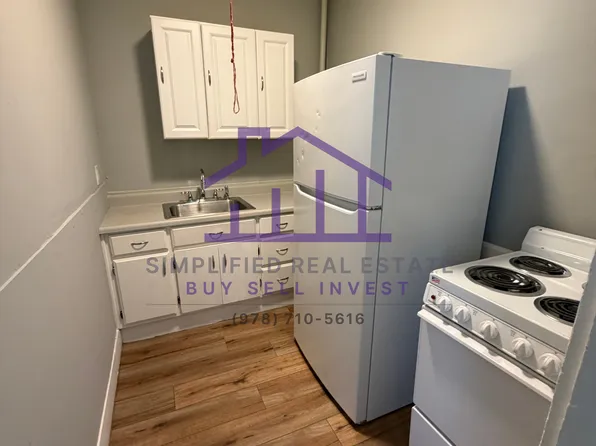 175 Pine St #1/2, Lewiston, ME 04240