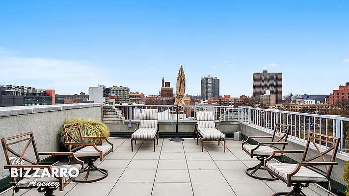 Sold by Bizzarro Agency | media 2