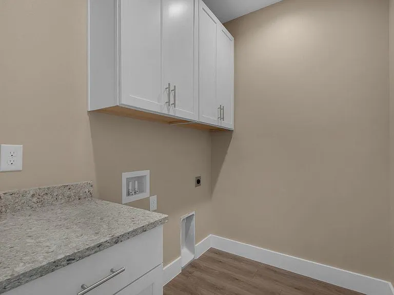 431 Adams Ave — Photo 23