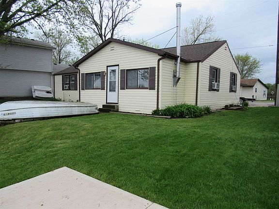 2nd image of 3958 W Lakeshore Dr #57
