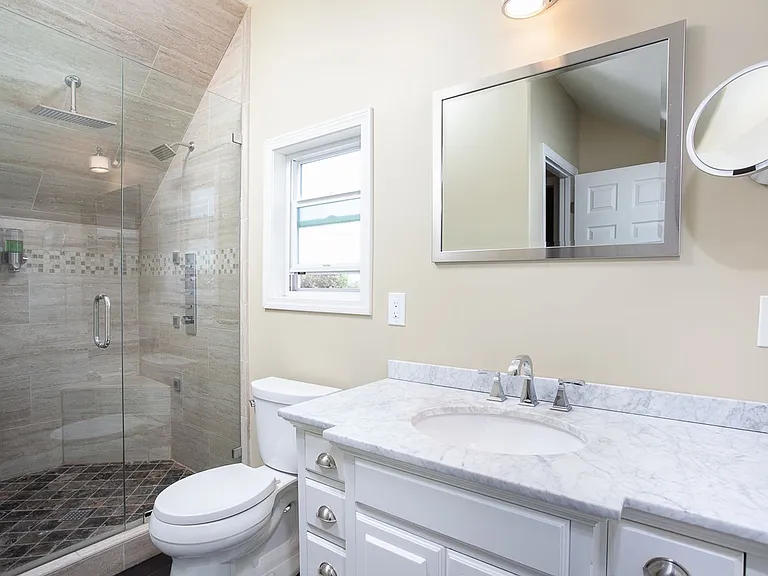 1044 E Palmyra Ave — Photo 13