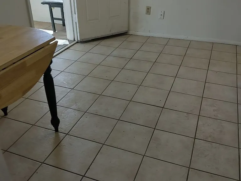 1340 W Hatcher Rd — Photo 1