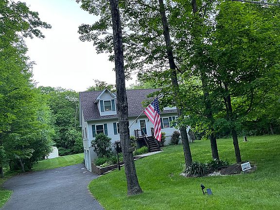 2nd image of 22 Hickory Ln
