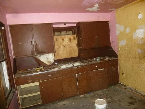5th image of 3205 E 6th Ave