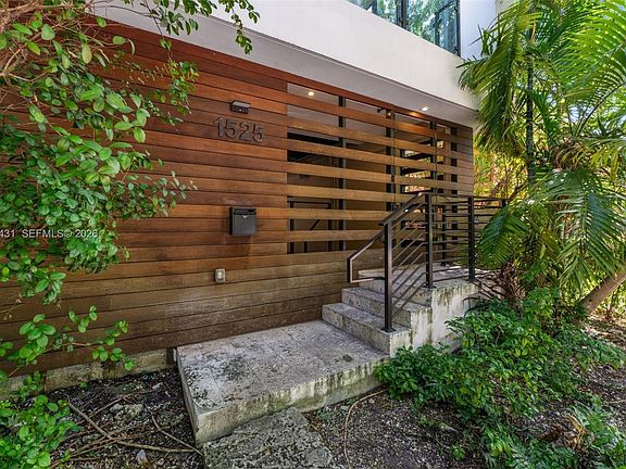 4th image of 1525 Bay Rd #1525