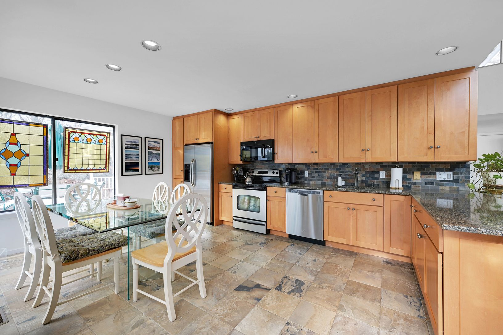  Large Eat-in Kitchen with Stainless Steel Appliances 
