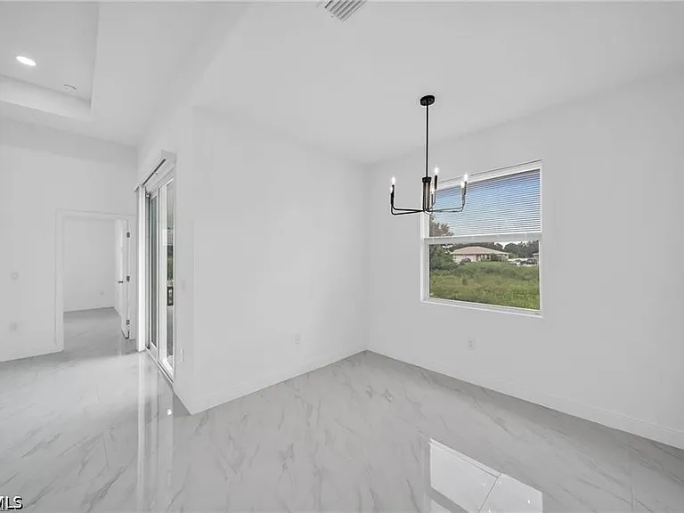 438 Poplar St — Photo 8