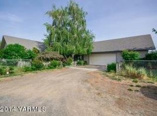 15651 Fisk Rd, Yakima, WA 98908
