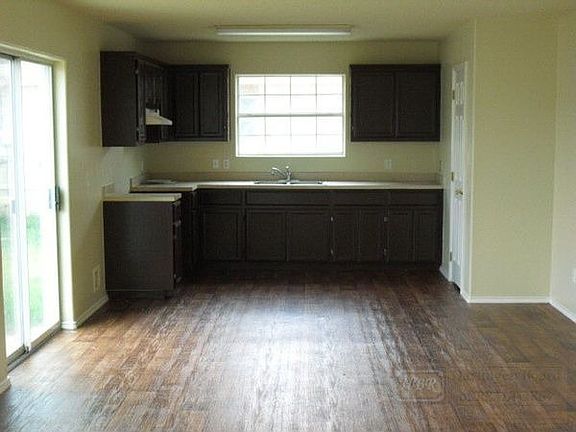 2nd image of 2373 Frankfurt St