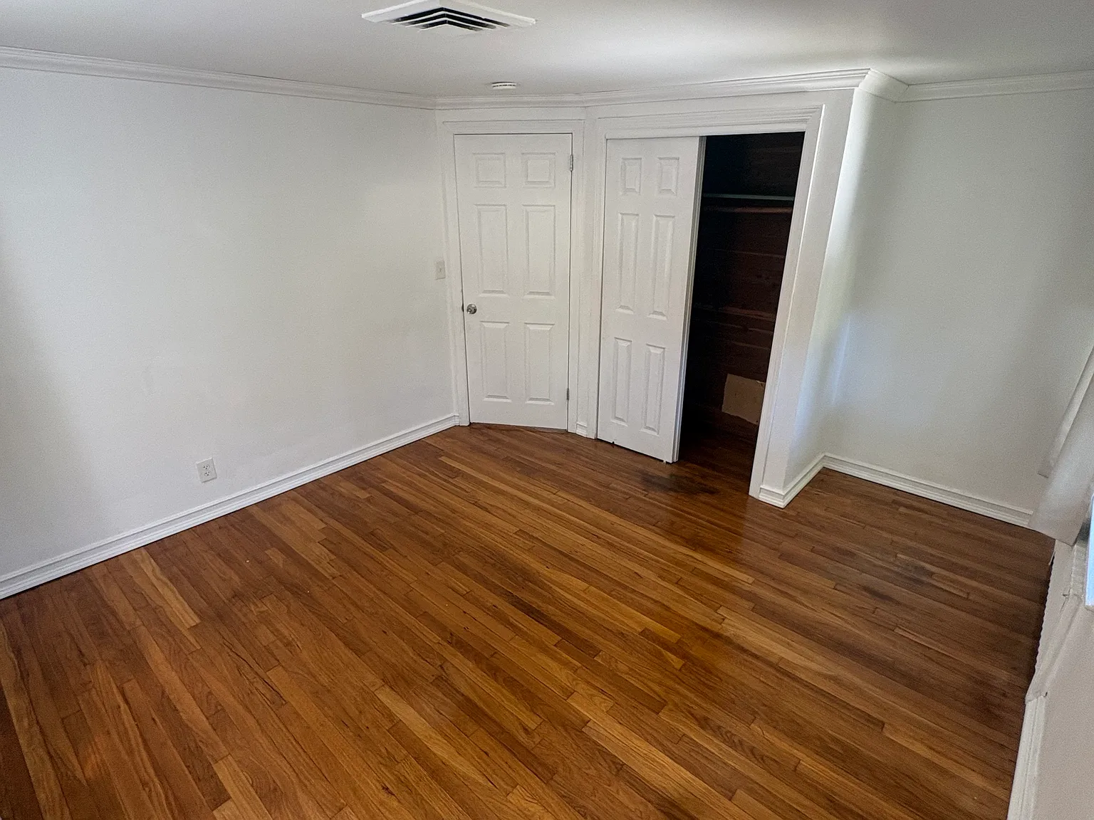 2 bed, 900 sqft, $2,600 — Photo 2