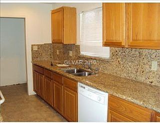 2nd image of 3115 Oxford Ln