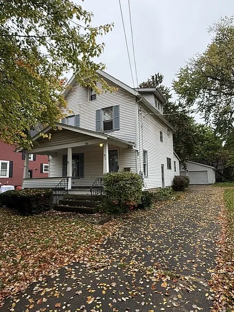 3 bed, $1,400 — Photo 1
