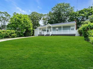 22 Robert Dr, Huntington, NY 11743