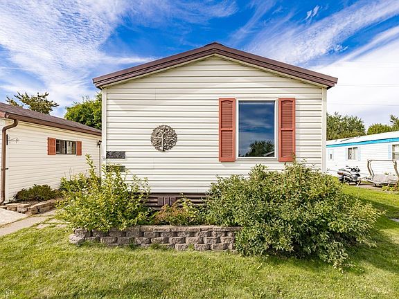 2nd image of 25 Arbutus Dr