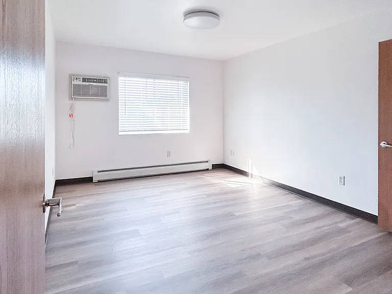 College Avenue Apartments — Photo 6