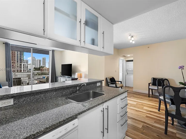 275 NE 18th St #710 — Photo 10