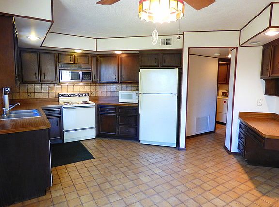 5th image of 901 Center St Unit 201