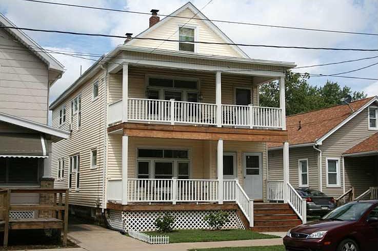 2nd image of 934 W 32nd St