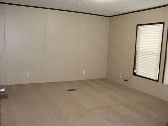 5th image of 32 Egnor Dr