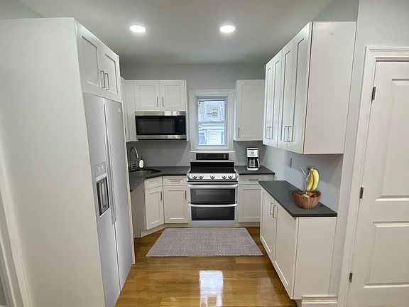 4th image of 2842 Sampson Ave #D