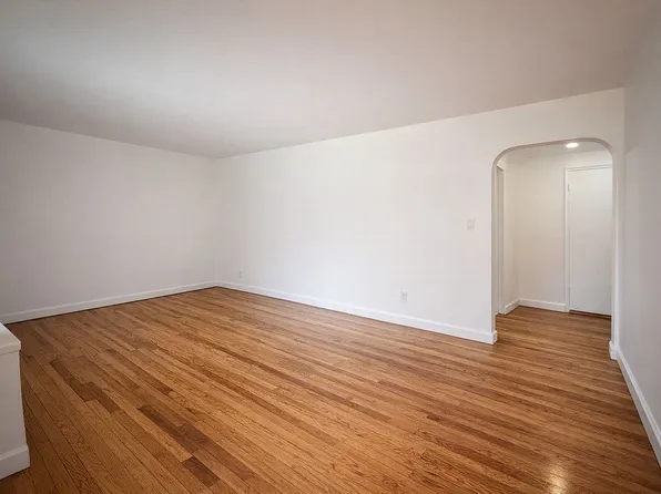 261-11 Langston Ave #1, Glen Oaks, NY 11004