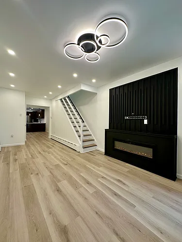 525 Perry St Photo 1