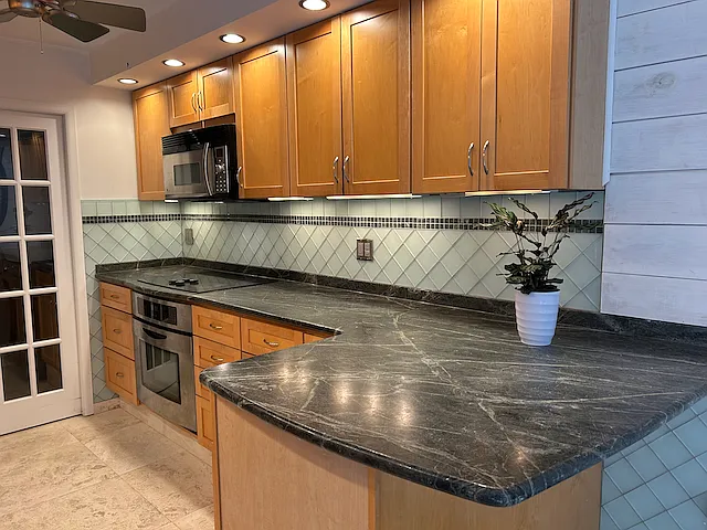 2 bed, 1.5 bath, 1100 sqft, $3,950 — Photo 2