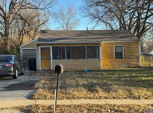 313 SE Pinecrest Dr, Topeka, KS 66605