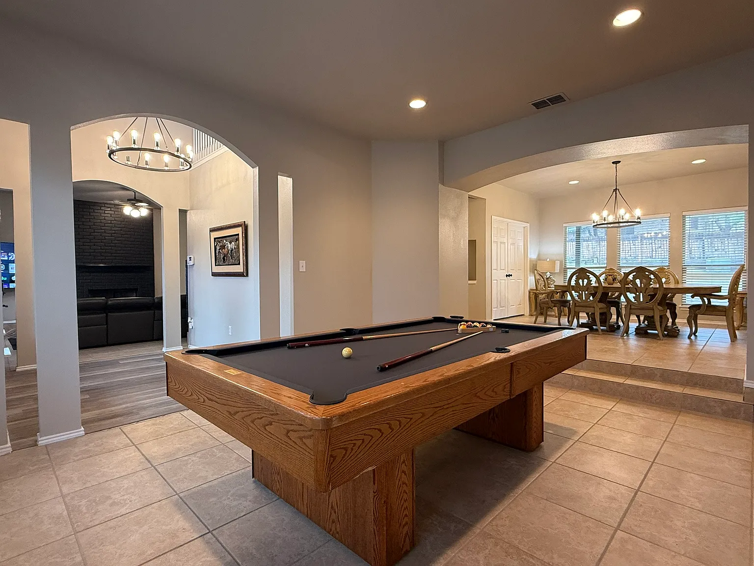4 bed, 3400 sqft, $5,500 — Photo 1