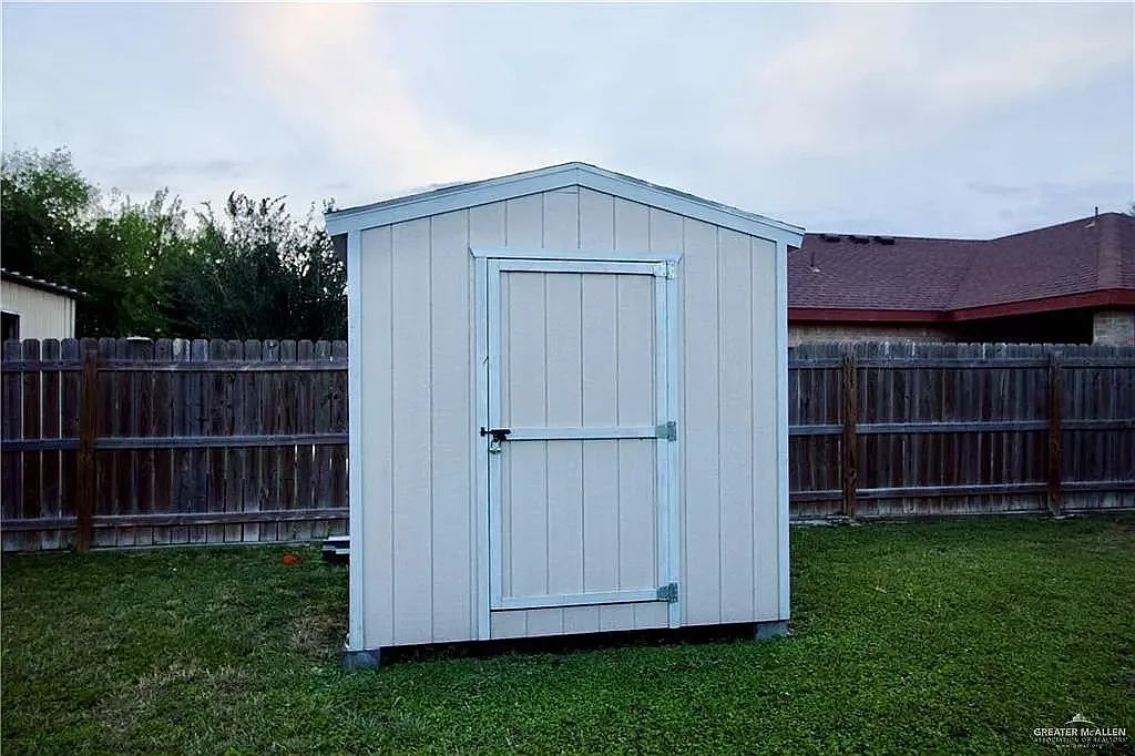 3 bed, 968 sqft, $1,295 — Photo 3