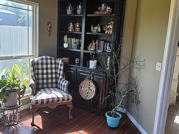 3rd image of 43855 Hunters Hill Dr