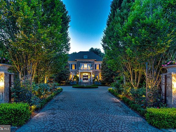 3rd image of 700 Strawfield Ln
