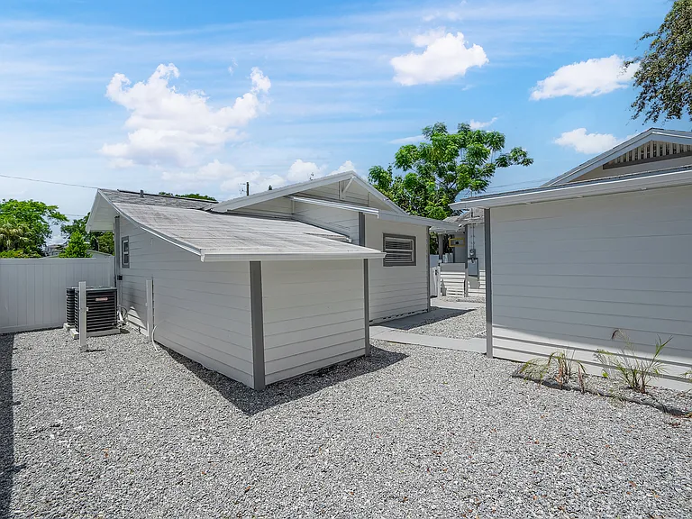2509 W North B St — Photo 17