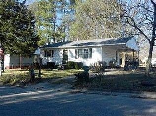 1045 E Montgomery St, Henderson, NC 27536