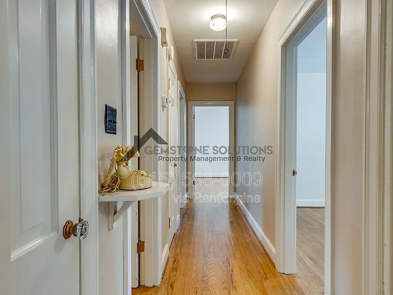 715 Hillsboro Rd — Photo 29