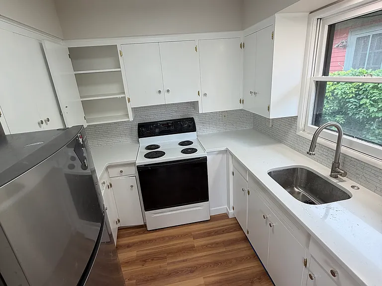 438 NE 66th Ave — Photo 7