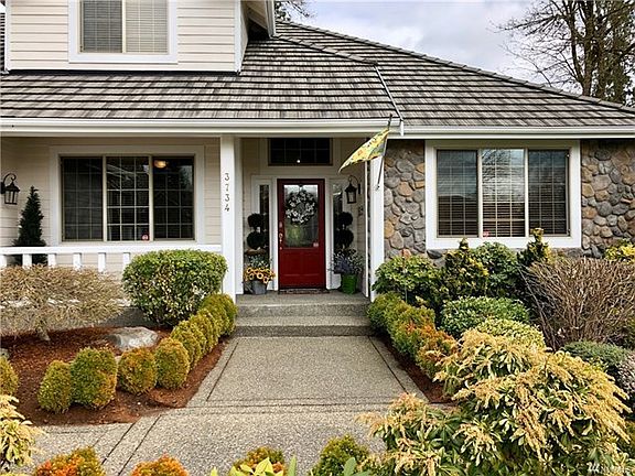 Large walkway to inviting front entry.